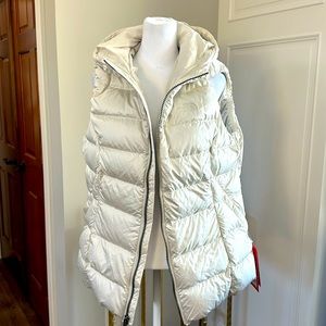 NWT Northface cream colored down puffer vest. XL